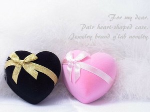 値下げ 180円→100円！ 立体的なハート リング ネックレス アクセサリーケース ラッピング用品