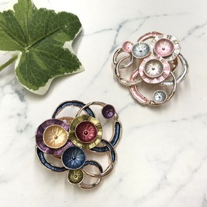 ブローチ　個性的　マグネット　ゴールド　お花　フラワー　蓮の花
