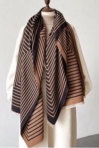 【35%OFF】やや厚手 リバーシブル 大判 幾何学柄入りストール マフラー  全3色　2389
