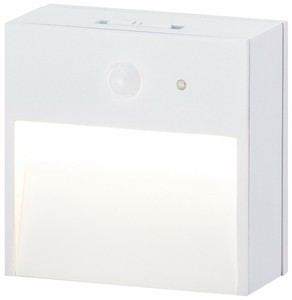 【アイリスオーヤマ　間接照明　LED】　乾電池式LEDセンサーライト　下方発光タイプ