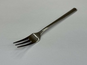 【在庫処分セール】18-12＃11600ロマンス（ミラー仕上）ヒメフォーク【大特価】日本製カトラリー
