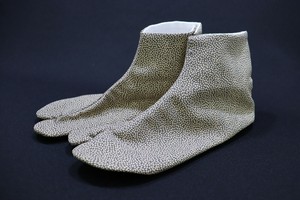おしゃれ足袋　むじな菊 グレー（T-3）