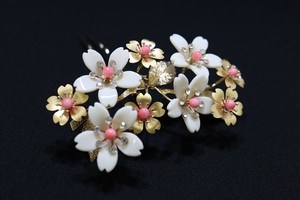 髪飾り 花かんざし 大小桜尽くし ゴールド×象牙風 花芯珊瑚風玉 ラインストーン