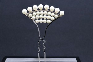 髪飾り バチ型かんざし 金属 4連パール シルバー
