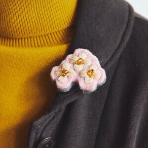 【フェアトレード】フェルトの手刺繍ブローチ