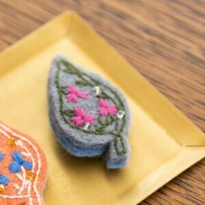 【2024秋冬新作】フェルトの手刺繍ブローチ