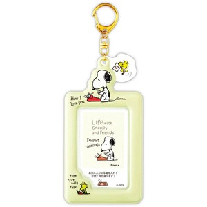 フォトスリーブキーホルダー LF スヌーピー イエロー 飼い主チャーリーと仲良しウッドストック 831325
