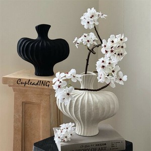 ＜人気商品＞早い者勝ち 花瓶 家の置物 陶磁器の花瓶 リビングの置物 上品映え ドライフラワーの置物