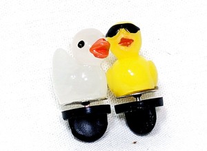 チョイ悪と光るアヒルちゃんピンバッジ！【PVC立体PINS】