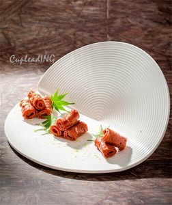 【2024新作】INSスタイル 陶磁器の皿 料理の皿 ギャザリング おしゃれな 折り畳み 円形 イレギュラー 食器