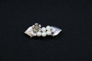【 帯留め 】パール　花と葉 シルバー (1173-1017-010)