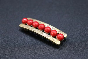 【 帯留め 】 赤玉 7連　金古美 (1173-1031-040)