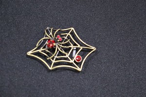 【 帯留め 】 スパイダー 金古美 レッド (1173-1314-010)