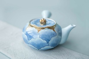 有田焼　波佐見焼　文山窯　牡丹　外柄平急須　青/金　化粧箱入り