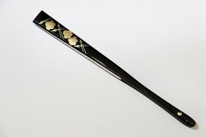 扇子 蒔絵 黒塗 梅松葉　(1174-1000-160)