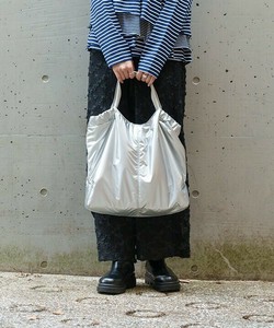 程よい大きさ中綿トート