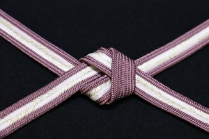 帯〆 T/C高麗 中大和 矢羽根 オ－ルドローズ  (1111-1146-001)