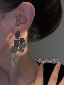 【定番商品】INSスタイル 気質 耳飾り デザインセンス ピアス 霊動 スパンコール エレガント 独特のピアス