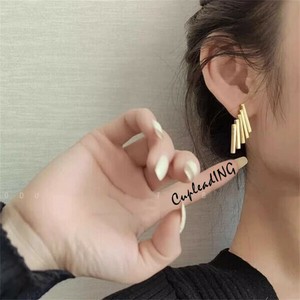 ≪予約商品≫INSスタイル 欧米風 ピアス 軽奢 個性 耳飾り 簡約 ギャザリング 新作 気質