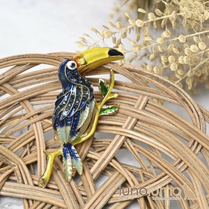 ブローチ レディース 鳥 オオハシ くちばし 枝 自然 カジュアル プレゼント 贈り物 BR