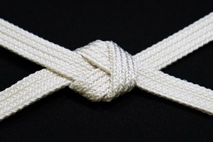 【四分紐】　紋綾竹銀散し　白　(1114-1003-010)