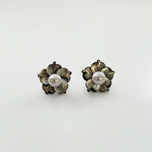 Pierced Earrings Gold Post Pearls/Moon Stone Flower Ladies fashion Jewelry