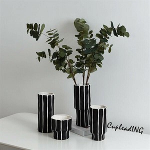 ＜人気商品＞INSスタイル 白黒手描き 現代 シンプル リビングソフト ホームアクセサリー置物 花瓶