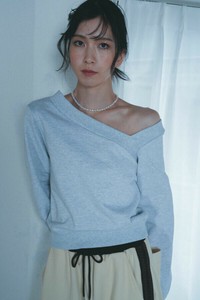 Sweatshirt Asymmetrical Square Neck