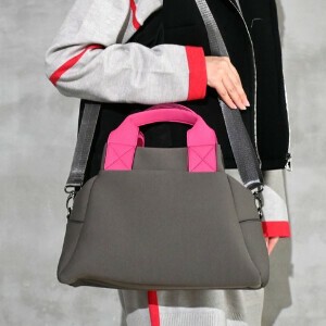 ☆2025売れ筋　再入荷しました♪　軽量＆柔らか素材♪ネオプレンカラーミニボストン