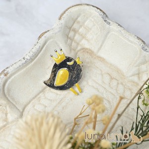 Brooch Presents Chick