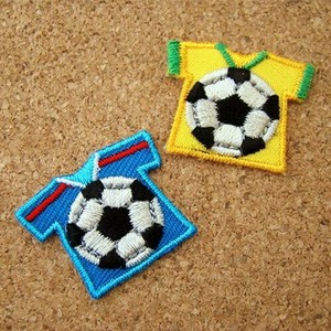 23254 2個付きワッペン（サッカー） アイロン接着タイプ