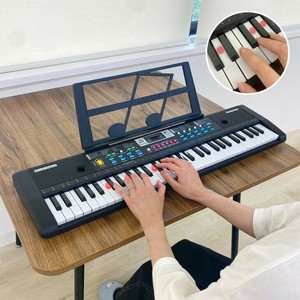光る鍵盤 電子ピアノキーボード ガイド機能付き ピアノ 61鍵盤 音色200種類 60曲収録