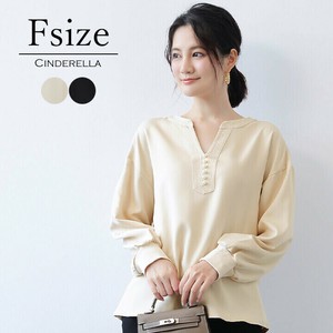【F】キーネックのステッチでクールに決まるブラウス