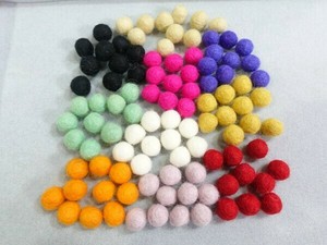 【人気商品/まとめ売り】フェルト・ボール玉（1.2cm）100点セット