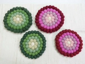 【大幅値下げ！】フェルト・鍋敷き　中〜大(15〜18cm) 2cm玉