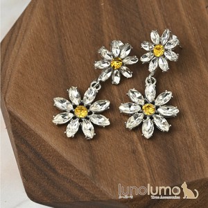 Pierced Earringss Flower Ladies fashion Sparkle