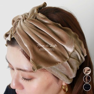 〈ヘアアクセ〉秋冬スタイルに深みをプラス◎ベロアフリルターバン