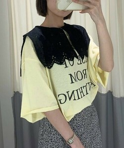 上品にプラスしてスカラ襟
