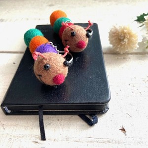 羊毛フェルト いもむし イモムシ いも虫 キーホルダー Lサイズ 日本製 ハンドメイド
