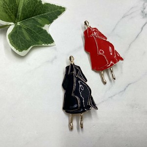 ブローチ　個性的　ゴールド　ファッション　お洒落　モデル