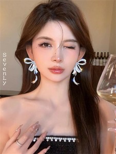 ユニーク 蝶のピアス 耳飾り ピアス「2024新作」