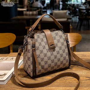 デザインショルダーバッグ PU ハンドバッグ モノグラム  レトロカジュアル 高級感 【2025SS】 WU4064