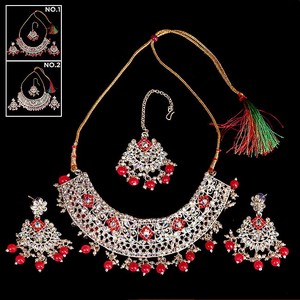 〔各色あり〕インドアクセサリー3点セット〔ネックレス、ピアス、ティッカ〕　パーティーや結婚式などへ
