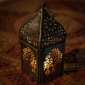 モロッコスタイルの透かし彫りLEDキャンドルランタン【ロウソク風LEDキャンドル付き】約11.5×5.5cm