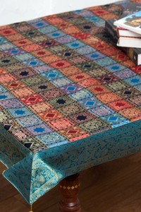 Table 105cm x 105cm