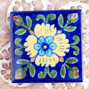 〔7.5cm×7.5cm〕ブルーポッタリー ジャイプール陶器の正方形デコレーションタイル 青黄花