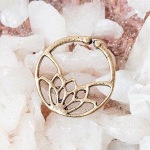 インドの伝統的アクセサリ ノーズリング