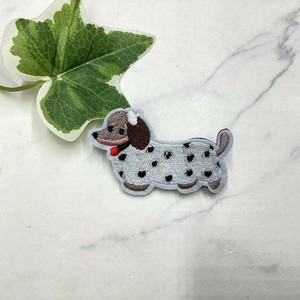 ブローチ　個性的　刺繍　イヌ　犬　ドッグ　アニマル　ダックスフンド
