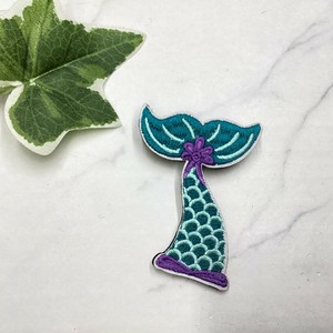 ブローチ　個性的　刺繍　人魚　ターコイズ