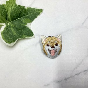 ブローチ　個性的　刺繍　犬　イヌ　ドッグ　アニマル　柴犬